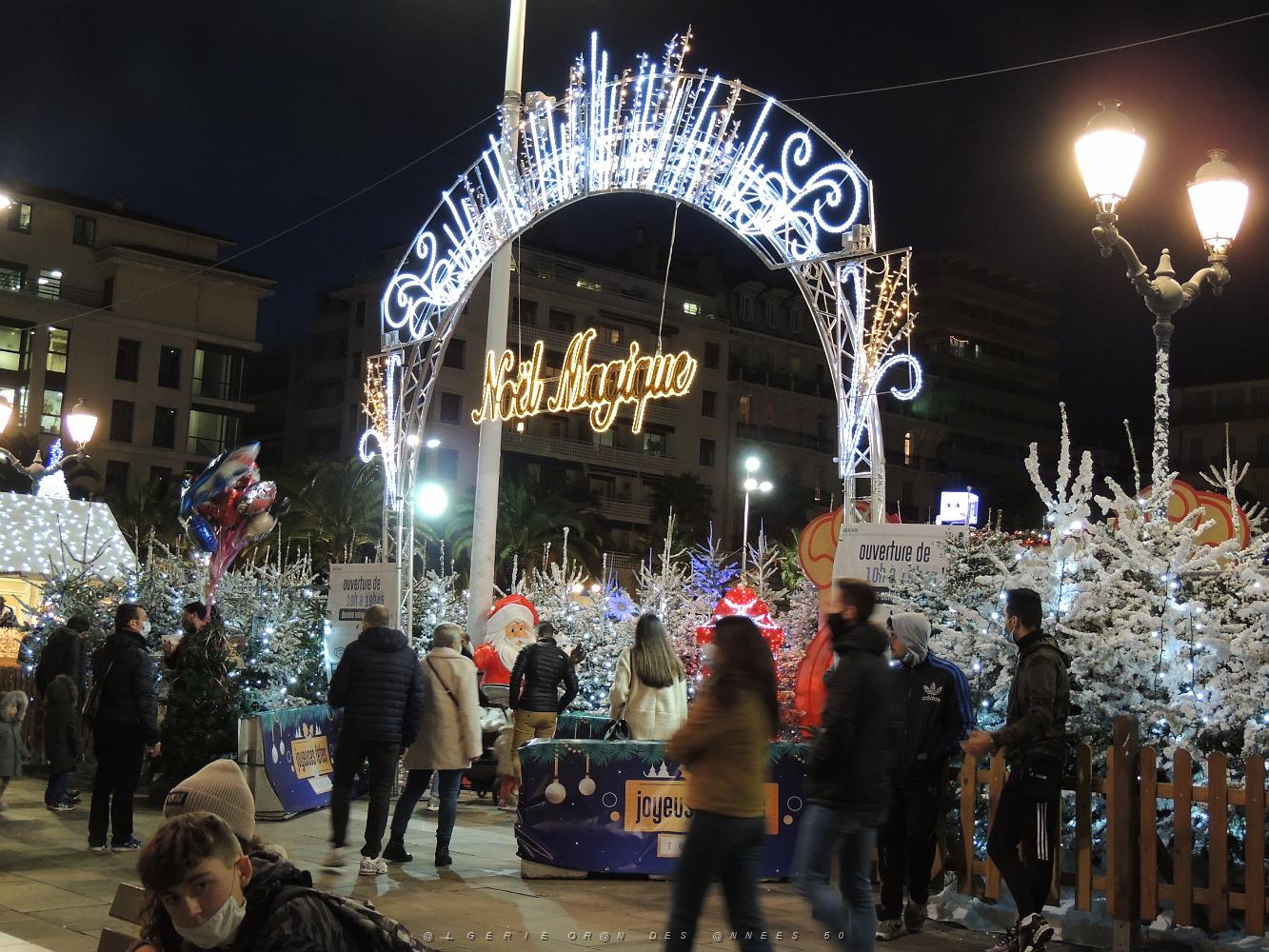 58 Toulon Entree place de la Liberte.JPG -           